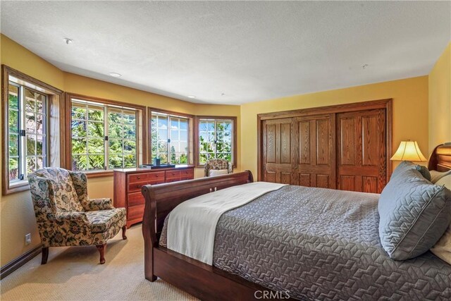 1031 Black Oaks Dr, Lake Arrowhead, CA 92352 - bedroom with light colored carpet and recessed lighting
