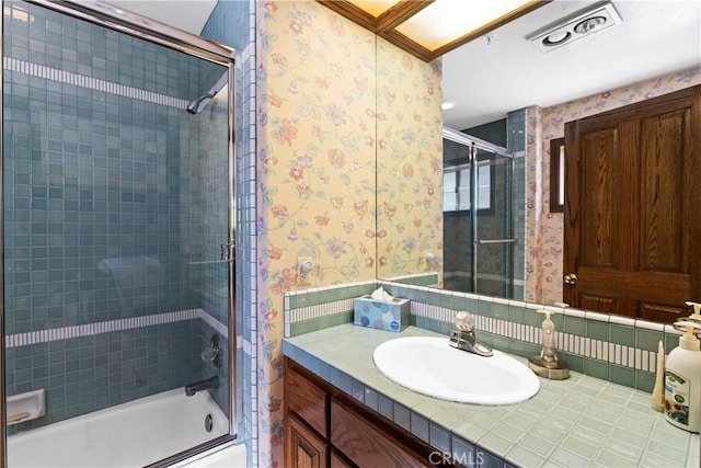 1031 Black Oaks Dr, Lake Arrowhead, CA 92352 - full bath featuring wallpapered walls, enclosed tub / shower combo, and vanity