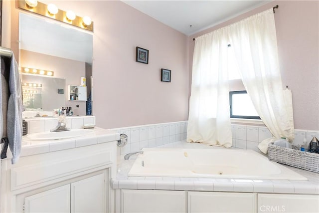 9375 Musselman Dr Unit A, Atascadero, CA 93422 - bathroom featuring a jetted tub and vanity