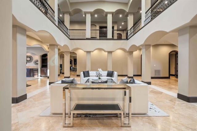 2890 Gate Fifteen Pl, Chula Vista, CA 91914 - community lobby featuring a towering ceiling