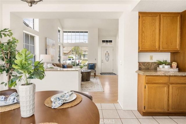 foyer entrance featuring light tile patterned floors and baseboards