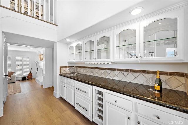 14 Belaire, Laguna Niguel, CA 92677 - bar with light wood-type flooring, a sink, baseboards, and tasteful backsplash