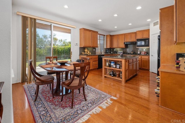 dining room featuring light wood-type flooring, recessed lighting, and visible vents