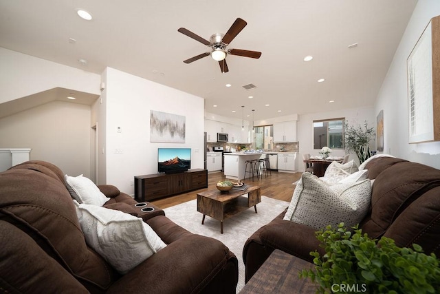 living area with visible vents, recessed lighting, light wood-style flooring, and ceiling fan