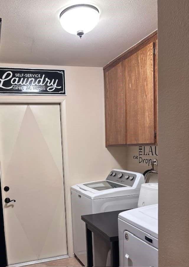 61 Paseo Esplendido, Camarillo, CA 93010 - laundry area featuring washing machine and clothes dryer, a textured ceiling, and cabinet space