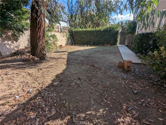 view of yard featuring fence