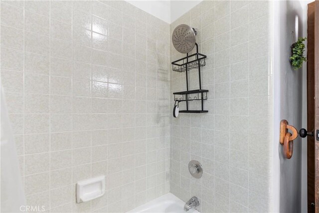 full bath featuring bathing tub / shower combination