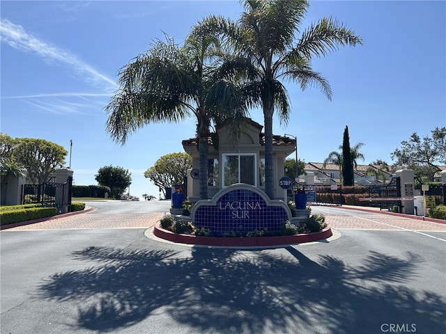 17 Marseille, Laguna Niguel, CA 92677 - community / neighborhood sign featuring a gate