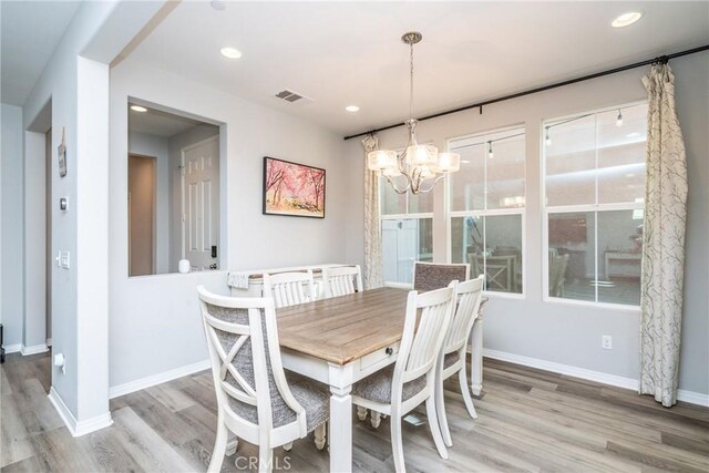 dining space featuring a notable chandelier, light wood finished floors, recessed lighting, baseboards, and visible vents