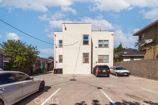 432 N Virgil Ave, Los Angeles, CA 90004 - exterior space featuring fence