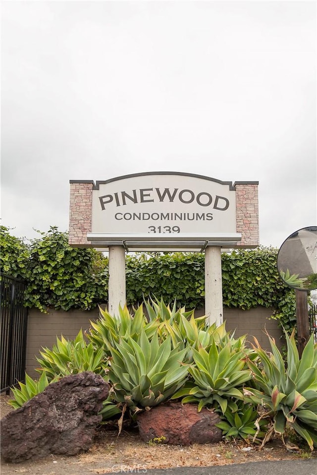 3139 E Chapman Ave Unit 14A, Orange, CA 92869 - community sign with fence