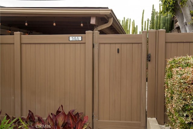 3139 E Chapman Ave Unit 14A, Orange, CA 92869 - gate featuring fence