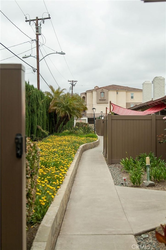 3139 E Chapman Ave Unit 14A, Orange, CA 92869 - view of yard featuring fence