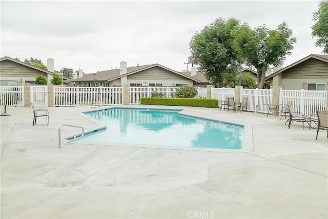 3139 E Chapman Ave Unit 14A, Orange, CA 92869 - community pool with a patio area and fence
