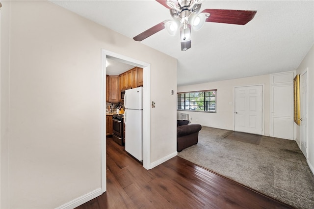 foyer entrance featuring baseboards, ceiling fan, and dark wood-style floors