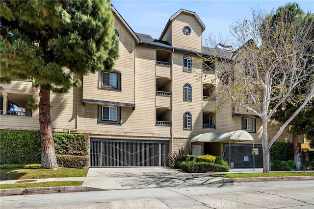 680 Grand Ave Unit 105, Long Beach, CA 90814 - view of property with concrete driveway and a garage