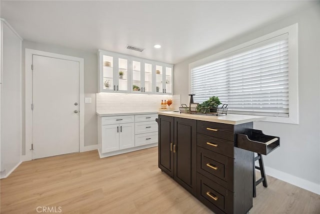 18128 Cari Ln, Yorba Linda, CA 92886 - interior space featuring visible vents, decorative backsplash, light wood-style floors, baseboards, and recessed lighting