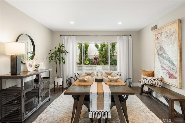 dining room featuring visible vents, wood finished floors, baseboards, and recessed lighting