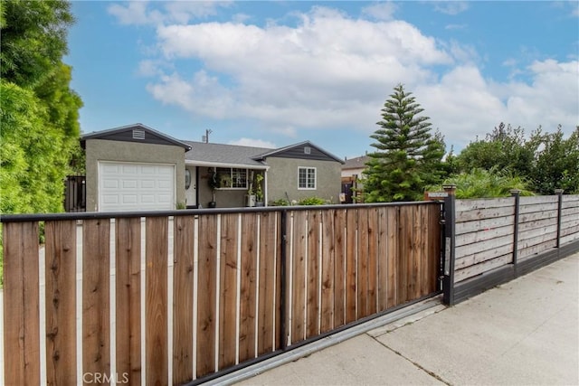 12022 W Redbank St, Sun Valley, CA 91352 - gate featuring fence