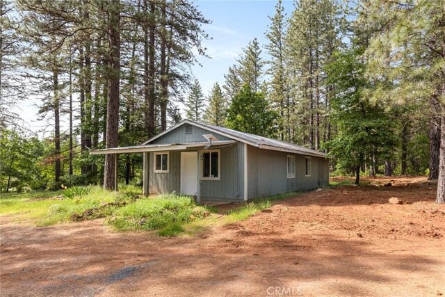 view of outbuilding with dirt driveway