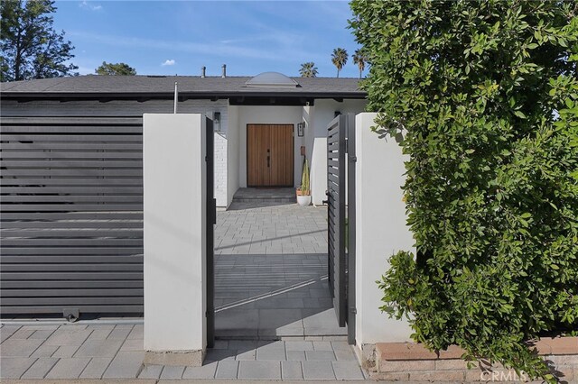 property entrance featuring stucco siding