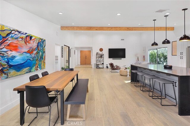 dining area with visible vents, recessed lighting, baseboards, and light wood-type flooring