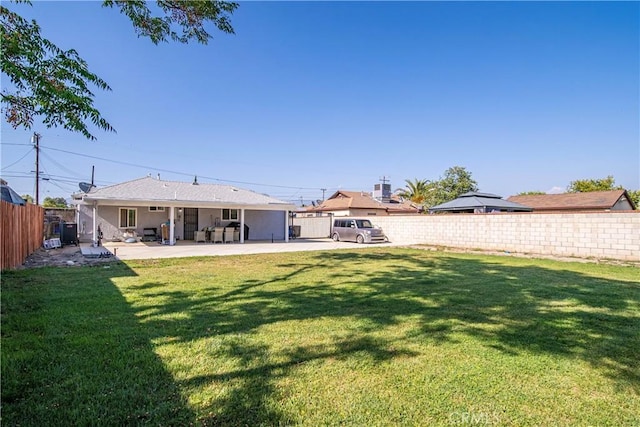view of yard with a patio