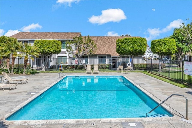 6702 Sun Dr Unit C, Huntington Beach, CA 92647 - pool with fence and a patio area