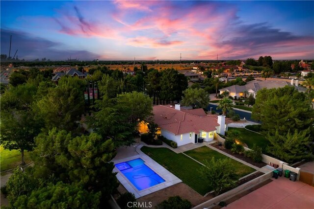 view of aerial view at dusk