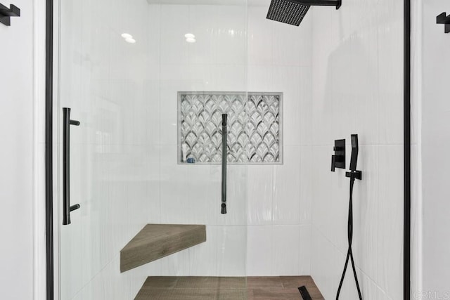 bathroom featuring tiled shower