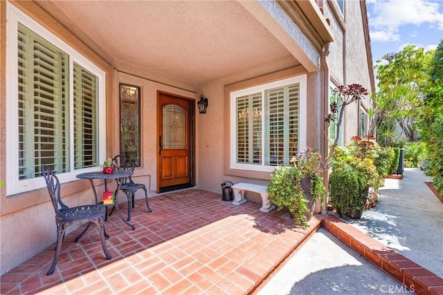 view of exterior entry featuring stucco siding