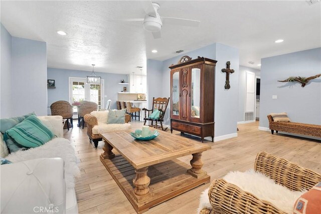 living room with visible vents, light wood-style floors, baseboards, recessed lighting, and a ceiling fan
