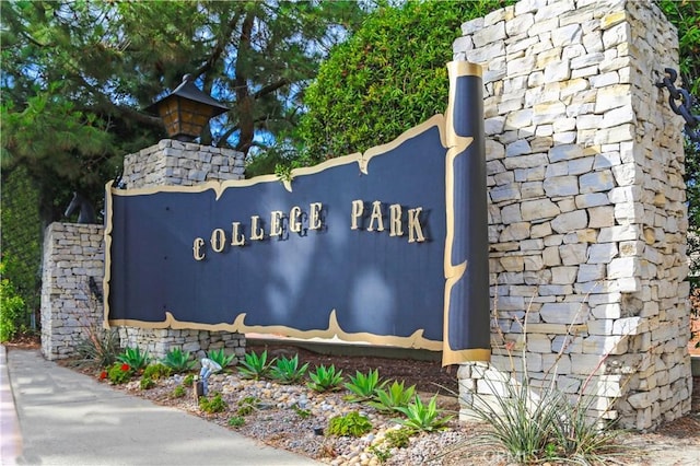 view of community / neighborhood sign