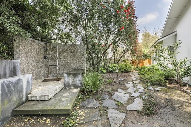 3325 Alana Dr, Sherman Oaks, CA 91403 - view of yard with fence