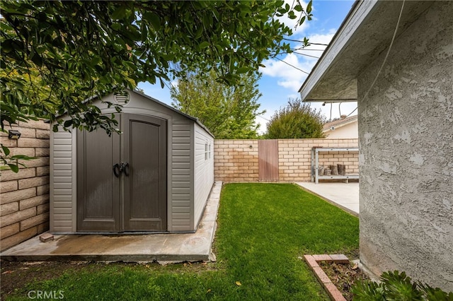8757 San Vicente Ave, Riverside, CA 92503 - view of yard featuring a patio