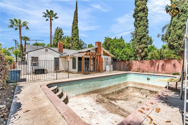 7038 Mclennan Ave, Lake Balboa, CA 91406 - view of swimming pool with fence, a patio area, and a fenced in pool