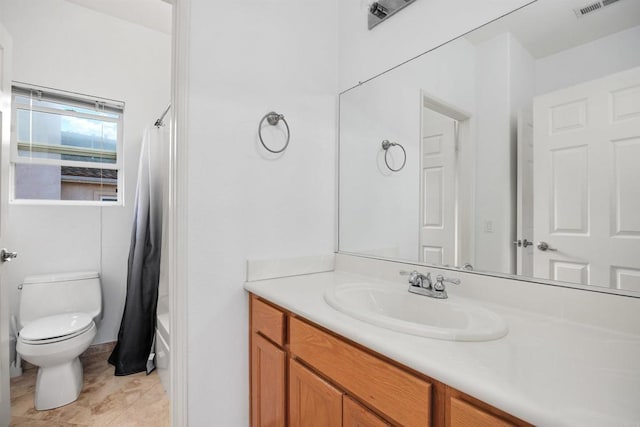 full bathroom featuring toilet, visible vents, shower / bath combo with shower curtain, and vanity