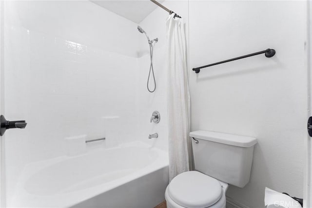full bath with shower / tub combo with curtain and toilet
