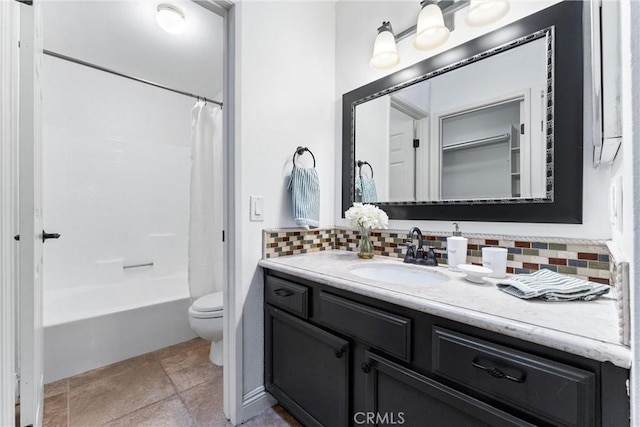 full bath featuring vanity, decorative backsplash, shower / bathtub combination with curtain, and toilet