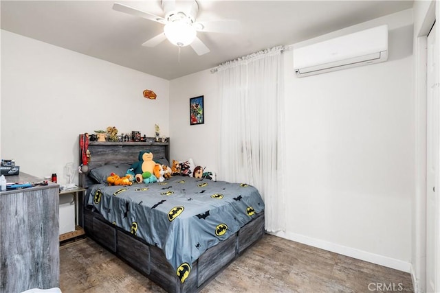 bedroom featuring baseboards, a wall unit AC, and ceiling fan