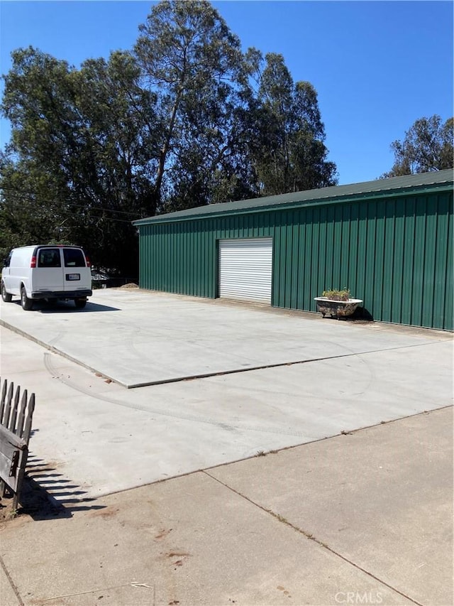 2235 Willow Rd, Arroyo Grande, CA 93420 - garage with concrete driveway