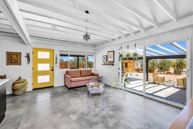2837 Border Ave, Joshua Tree, CA 92252 - sunroom / solarium with beamed ceiling