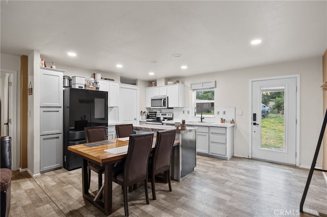 5736 La Porte Rd, Bangor, CA 95914 - dining room featuring light wood-type flooring, recessed lighting, and baseboards
