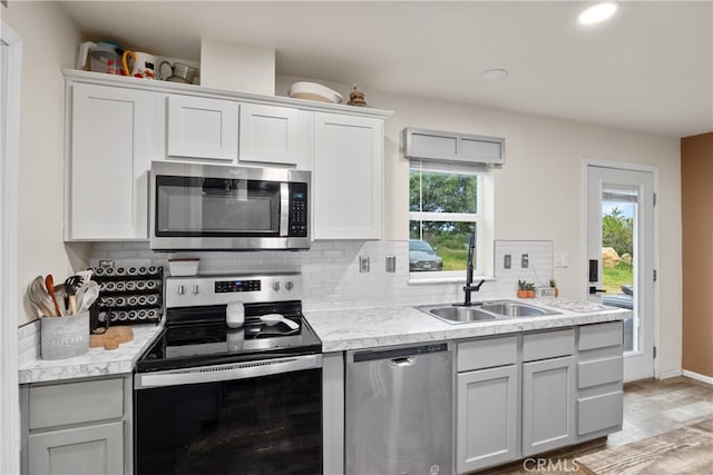 5736 La Porte Rd, Bangor, CA 95914 - kitchen featuring a sink, appliances with stainless steel finishes, tasteful backsplash, and light countertops