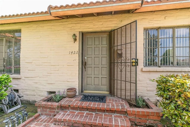 1422 W Riverside Dr, Burbank, CA 91506 - doorway to property featuring crawl space