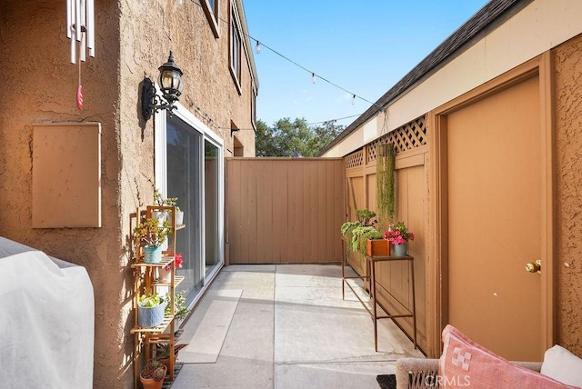 30 Starfish Ct Unit 14, Newport Beach, CA 92663 - view of patio with fence
