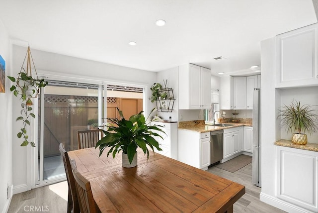 30 Starfish Ct Unit 14, Newport Beach, CA 92663 - dining area with visible vents, light wood-style flooring, baseboards, and recessed lighting