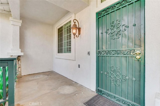 entrance to property with stucco siding