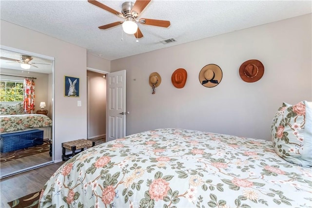 33660 White Feather Rd, Acton, CA 93510 - bedroom featuring dark wood-style floors, a closet, ceiling fan, and a textured ceiling