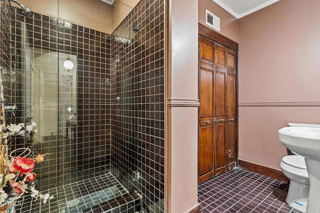 1900 Taft Ave, Los Angeles, CA 90068 - bathroom with visible vents, a tile shower, tile patterned floors, baseboards, and toilet